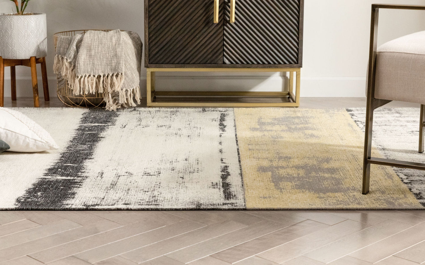 Fanos Modern Distressed Abstract Brush Strokes Yellow Grey Kilim-Style Rug CHA-21