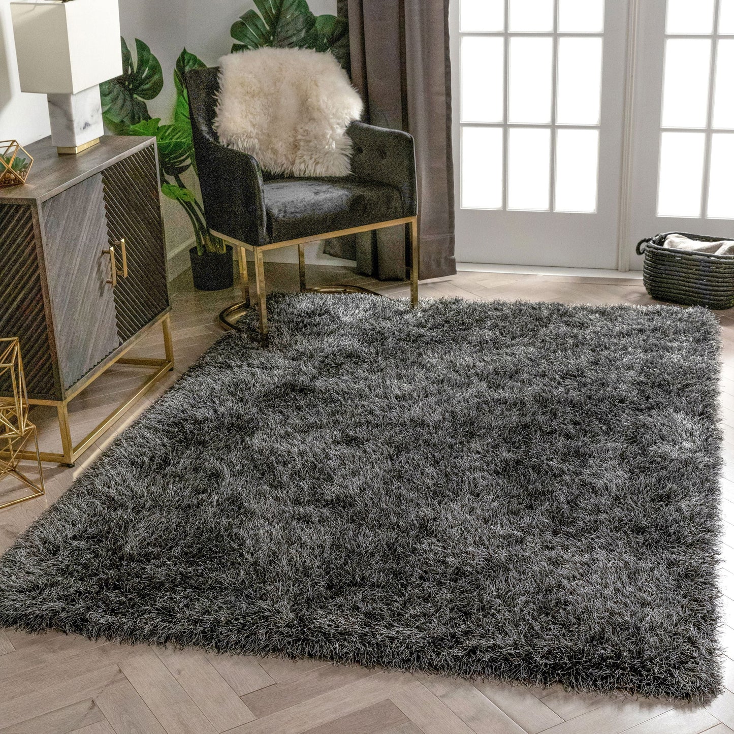 Chie Glam Solid Ultra-Soft Black Shag Rug KU-13