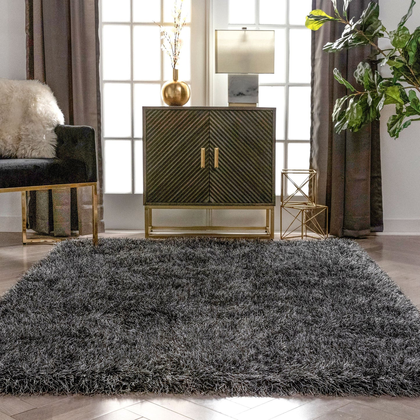 Chie Glam Solid Ultra-Soft Black Shag Rug KU-13